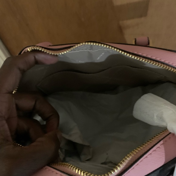 Michael Kors logo purse - Picture 9 of 13